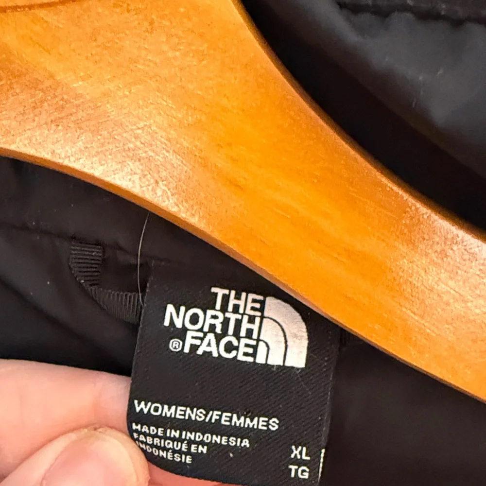 The North Face Women's Black Ski Jacket - Picture 6 of 9